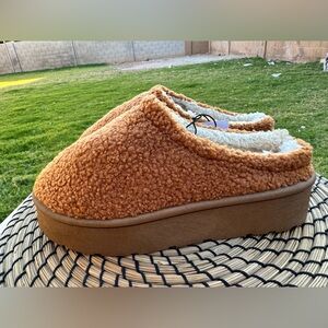 Women’s Fuzzy Platform Slippers